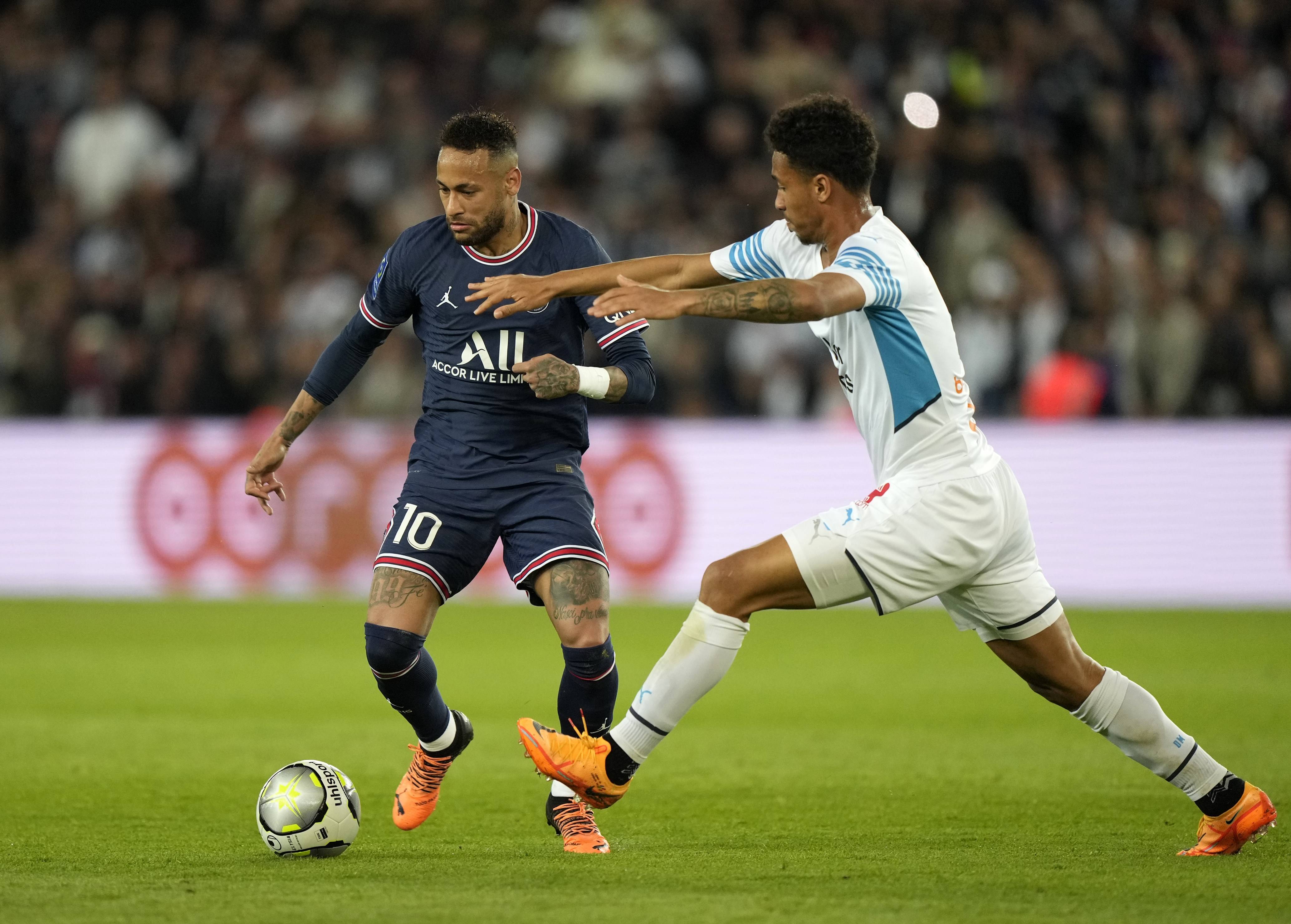 包含转折点巴黎圣日耳曼远射贴柱，法国杯清晨攻防权衡，态度坚定，团队化学反应显著的词条-英雄联盟